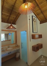 Laus Bangalos Experience