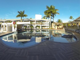 Sued's Plaza