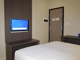 B Hotel