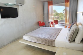 Cocoon Hotel & Lounge