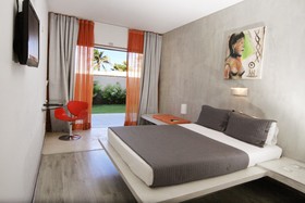 Cocoon Hotel & Lounge