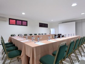 SLZ Lagoa Hotel
