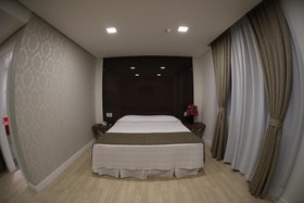 Holiday & Business Hotel