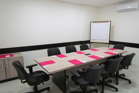 Holiday & Business Hotel