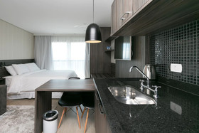 7th Avenue - Oxford Residence