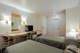 Trevi Hotel & Business