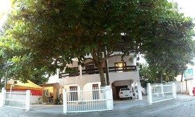 Ingleses Residence
