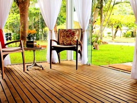 Little Hostel Jurere Internacional