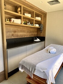 Chateau Laghetto Collection