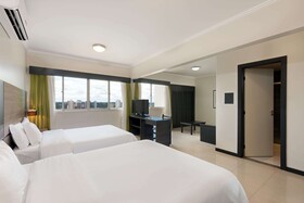 Wyndham Golden Foz Suites