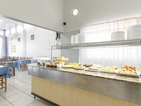 Teuthos Hotel by OYO Rooms