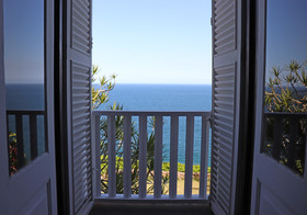 Cliffside Guest House & Experience