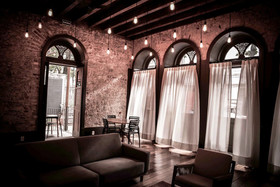 Villa 25 Hostel & Suites