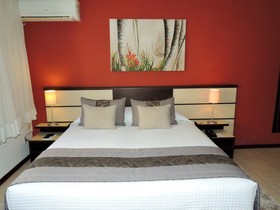 Mondrian Suite Hotel