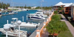 Running Mon Sunrise Marina & Resort