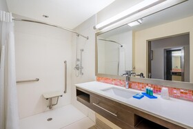 Holiday Inn Express & Suites Nassau