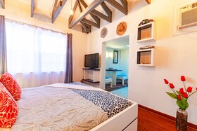 Parrot Cottage
