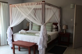 Tlou Safari Lodge