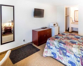 Motel 6 Brooks