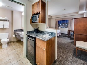 Heritage Inn & Suites