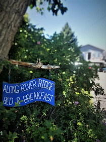 Along River Ridge Bed & Breakfast