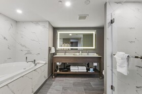 Best Western Premier Calgary Plaza Hotel & Conference Centre