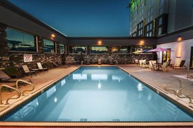 Carriage House Hotel & Conference Centre