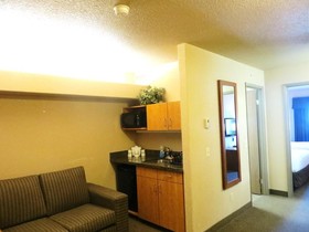 Days Inn by Wyndham Calgary Airport