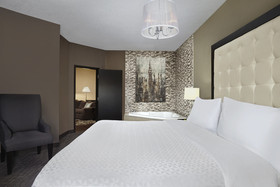 Four Points by Sheraton Hotel & Suites Calgary West