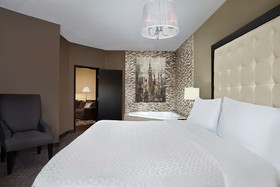 Four Points by Sheraton Hotel & Suites Calgary West