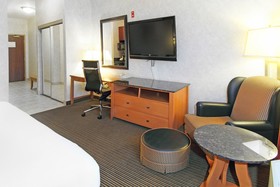 Holiday Inn Express Hotel & Suites Calgary South-Macleod Trail S