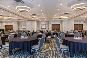 Holiday Inn Hotel & Suites Calgary South Conference Ctr