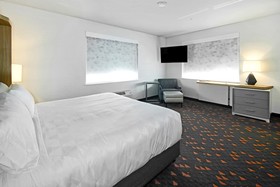 Holiday Inn & Suites Calgary Airport North