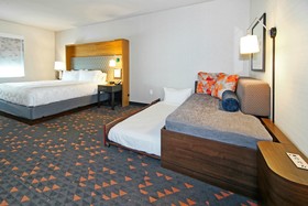 Holiday Inn & Suites Calgary Airport North