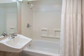 Ramada Plaza by Wyndham Calgary Downtown