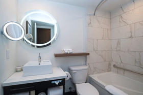 Sandman Signature Calgary Airport Hotel