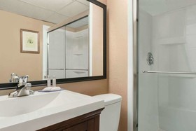Emerald Hotel & Suites