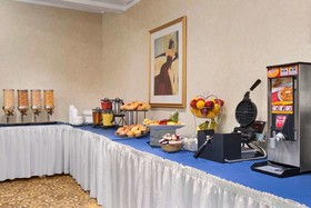 Emerald Hotel & Suites