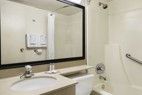 Emerald Hotel & Suites