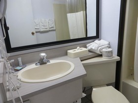 Emerald Hotel & Suites