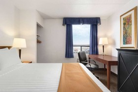 Emerald Hotel & Suites