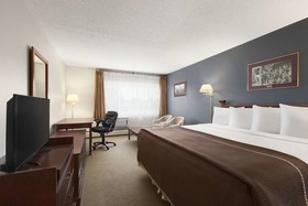 Travelodge by Wyndham Calgary South