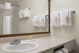 Travelodge by Wyndham Calgary South