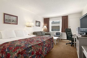 Travelodge by Wyndham Calgary South