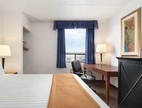 Emerald Hotel & Suites