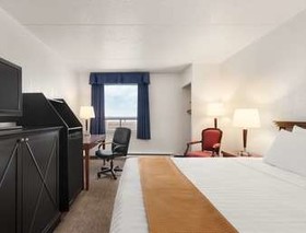 Emerald Hotel & Suites