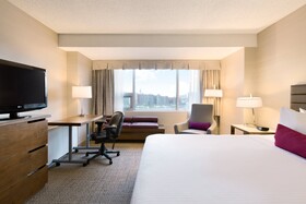 Coast Edmonton Plaza Hotel by APA