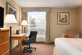 Days Inn by Wyndham Edmonton Downtown