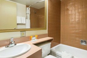 Travelodge by Wyndham Edmonton East