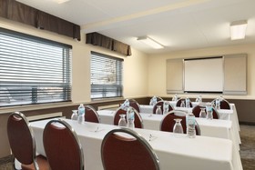 Travelodge by Wyndham Edmonton South